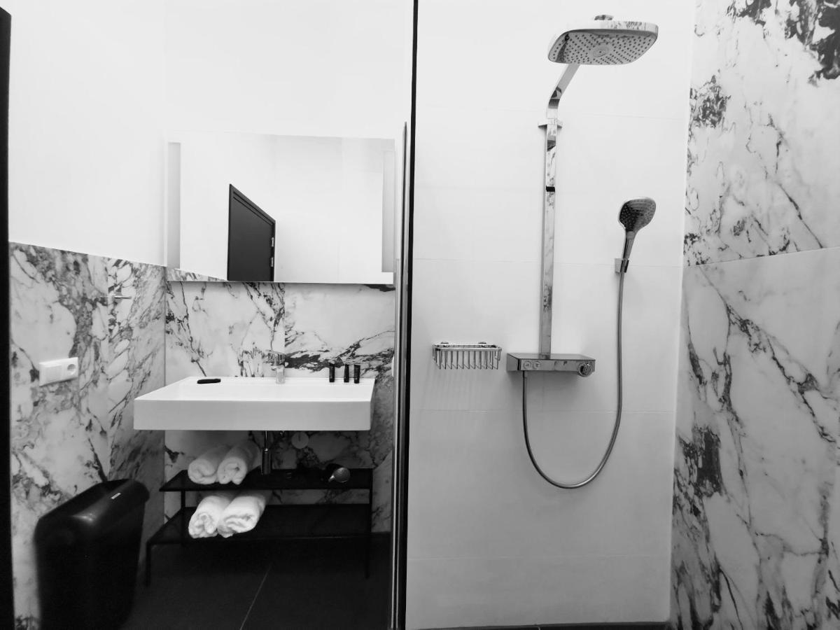 Bed, Bites & Business Hotel Ротердам Екстериор снимка